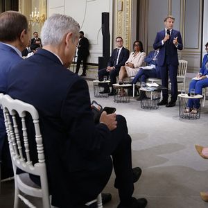 Emmanuel Macron a réuni les maires concernés par les émeutes et violences depuis la mort de Nahel.