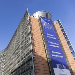 La Commission européenne voit désormais dans l'innovation technologique le biais pour marier l'essor de la production et les impératifs environnementaux.