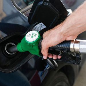 L'exécutif avait mis en place au printemps une ristourne de 15 à 18 centimes TTC par litre de carburant, portée à 30 centimes en septembre-octobre.