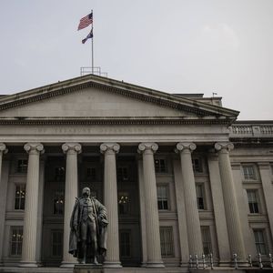 Le taux des Treasuries - les obligations d'Etat américaines - à deux ans a dépassé les 5 % jeudi, pour la première fois en quinze ans.