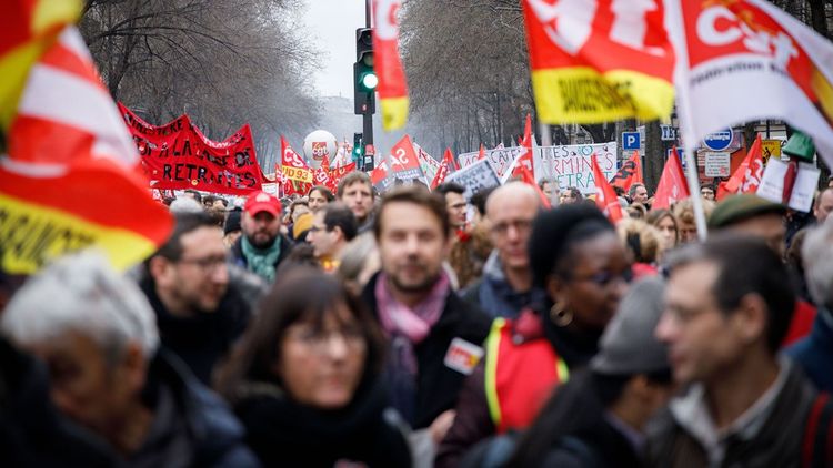 Juste avant la crise du Covid, la France avait déjà été paralysée en décembre 2019 par un vaste mouvement de grèves et de manifestations contre le projet de réforme des retraites.