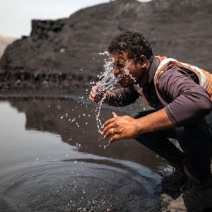 Un ouvrier de la mine de charbon de Gevra, au Chhattisgarh, en Inde, le 10 mai 2023.