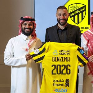 Karim Benzema a rejoint le club d'Al-Ittihad, qui passera bientôt sous le contrôle du fonds souverain saoudien.
