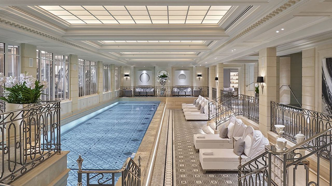 La piscine du spa au Four Seasons George V