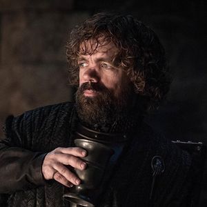 Tyrion Lannister (Game of Thrones), inséparable de son verre de vin. Et vous ?