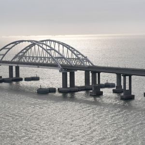 Le pont de Crimée était une des fiertés du régime russe. Il a été endommagé une deuxième fois en neuf mois, ce lundi, par l'armée ukrainienne.
