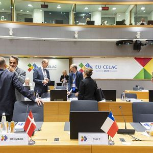 Andrej Plenkovic, Premier ministre de Croatie, avec son homologue grec Kyriakos Mitsotakis et Petteri Orpo, premier ministre de Finlande, lors d'une table ronde au Sommet de UE-Celac à Bruxelles.