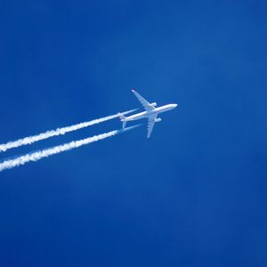 « L'atteinte des objectifs de réduction de 2 °C nécessiterait une baisse de consommation de transport aérien de 30 %. »
