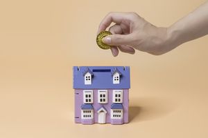 Les courtiers en crédit immobilier démarchent les banques pour que leurs clients puissent obtenir le prêt le plus adapté à leurs besoins.