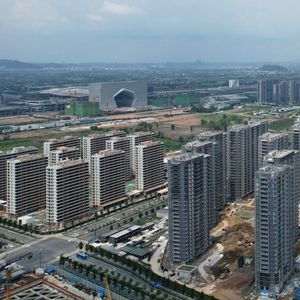 Le secteur immobilier, qui était traditionnellement un moteur majeur de la croissance économique, est désormais source de risque financier et d'instabilité sociale en Chine.