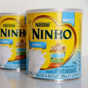 L'accord signé par Lactalis avec Nestlé et Fonterra, cofondateur de DPA, devait permettre à Lactalis d'acquérir de nouvelles marques et d'en distribuer d'autres appartenant à Nestlé, comme Ninho.
