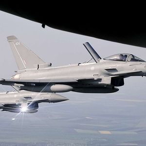 Impliqué dans la production de l'avion de combat Eurofighter, BAE a également reçu 870 millions de livres du ministère de la Défense britannique pour la conception d'un nouveau radar.