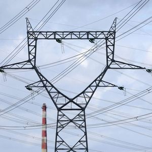 Les chefs de gouvernement des trois pays baltes prévoient une déconnexion totale du réseau électrique russe d'ici février 2025.