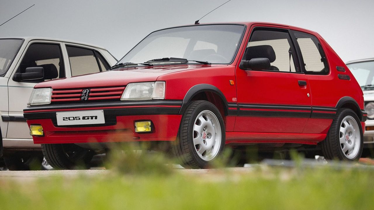 Peugeot lance une version GTI en 1986, qui deviendra rapidement une voiture mythique. L'acronyme sportif est repris à Volkswagen et à sa Golf, attaquée bille en tête.