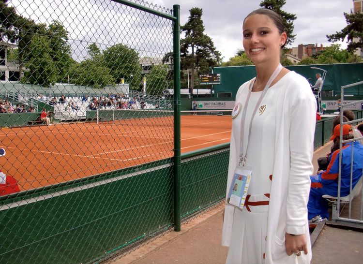 Justine Hutteau à l'époque où elle était hôtesse au tournoi de tennis de Roland-Garros.