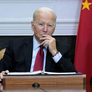 Le président américain, Joe Biden, devait publier mercredi un décret restreignant les investissements dans les technologies sensibles en Chine (Photo de 2021).