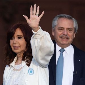 Le président Alberto Fernandez arrive en fin de mandat. Il a eu un temps pour vice-présidente Cristina Fernandez de Kirchner, qui a longtemps été au centre du système politique argentin.