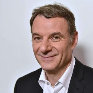 De président « disrupteur » à président des crises, ﻿Emmanuel Macron est devenu un président « haut fonctionnaire », estime le politologue Bruno Cautrès (photo).