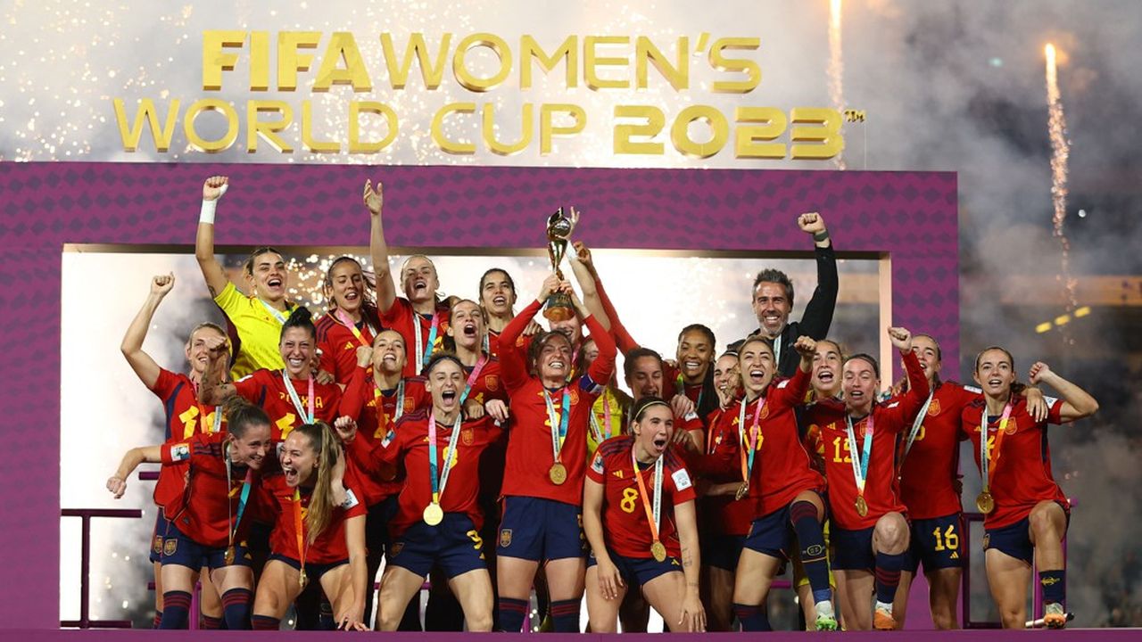 Le trophée de la Coupe du monde féminine de football arrive à Nice
