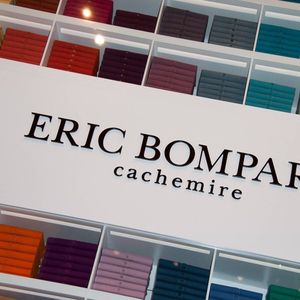 A Saint-Germain-des-Prés, l'une des boutiques parisiennes de la griffe Eric Bompard.