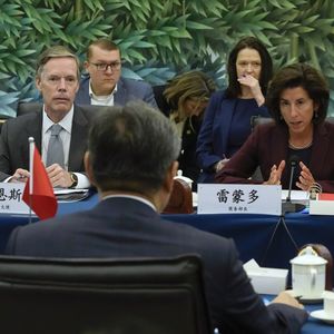 « C'est un immense plaisir d'entamer ce dialogue avec vous pour se coordonner en matière économique et commerciale », a indiqué le ministre chinois du Commerce, Wang Wentao, à son homologue américaine Gina Raimondo.