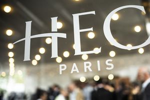 Le programme grande école de HEC Paris coûte 61.700 euros aux étudiants.