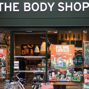 Natura envisage de vendre la marque britannique The Body Shop acquise à L'Oréal en 2017 pour un montant de 1 milliard d'euros.
