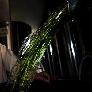 1,2 million de litres de liqueurs sont produits par année sous la supervision des moines de la Grande Chartreuse, en Isère.