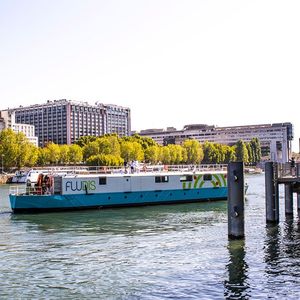 Fludis dessert notamment à Paris les ports du Gros Caillou, près du pont Alexandre III, et de Solférino, avec ses bateaux à propulsion électrique.