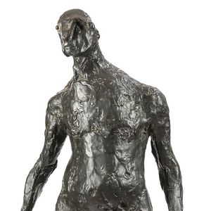 « L'Homme qui marche », de Germaine Richier (1902-1959), épreuve en bronze patiné signée sur la terrasse. Hauteur : 138 cm. Estimation : de 500.000 à 800.000 euros.