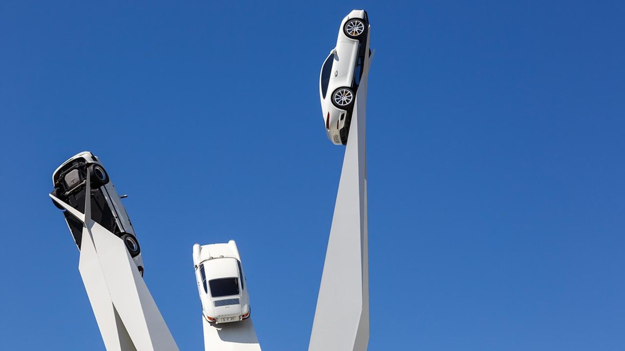 « Inspiration 911 », sculpture trônant devant le musée Porsche à Stuttgart.