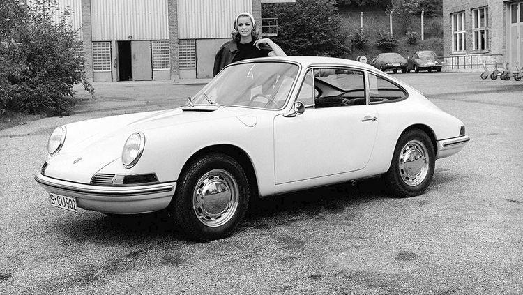 La première génération de la Porsche 911, à l'époque appelée 901, en 1964.