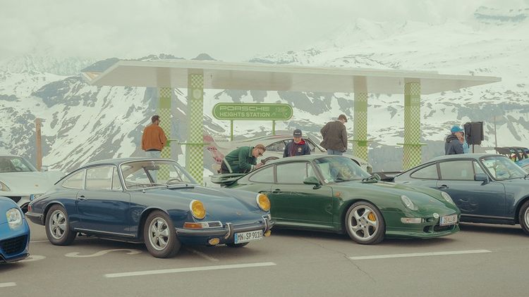 Porsche 901 et 911 Turbo S (993), lors de l'événement Porsche Heights, sur la route du Grossglockner, plus haut col routier d'Autriche, en mai 2023.
