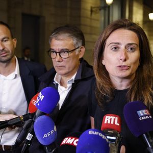 Manuel Bompard (LFI), Olivier Faure (PS) et Marine Tondelier (EELV) à la sortie du mini-sommet entre Emmanuel Macron et les chefs de partis politiques.