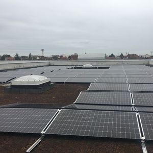 Des panneaux solaires ont été installés sur le toit du collège Camille-Pissarro à Saint-Maur-des-Fossés.