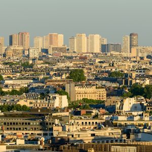 «Le problème des banlieues qui semble hanter la France résulte de politique de ghettoïsation que les différents plans de rénovation urbaine ont essayé d'enrayer.»
