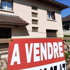 Les ventes de logements sont en forte baisse en Ile-de-France, y compris celles des maisons, stars de l'immobilier après les confinements liés à l'épidémie de Covid.