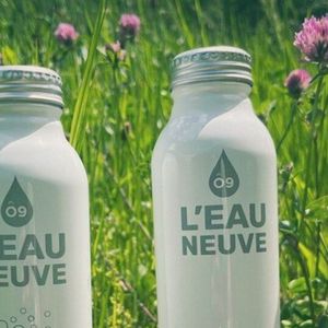 La société lance des bouteilles en aluminium à sa marque, L'Eau neuve.