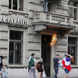 La banque J. Safra Sarasin, compte 2.400 salariés à travers le monde.