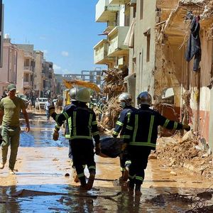 Des quartiers entiers de Derna, sur la côte est de la Libye, ont été submergés. Les secours peinent à intervenir dans des zones difficiles d'accès.