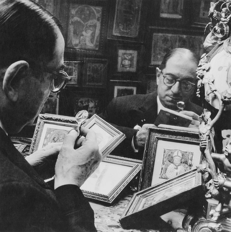 En mai 1963, Georges Wildenstein, avait reçu «Paris Match» dans son bureau de la rue La Boétie, où il gardait sa précieuse collection de miniatures.