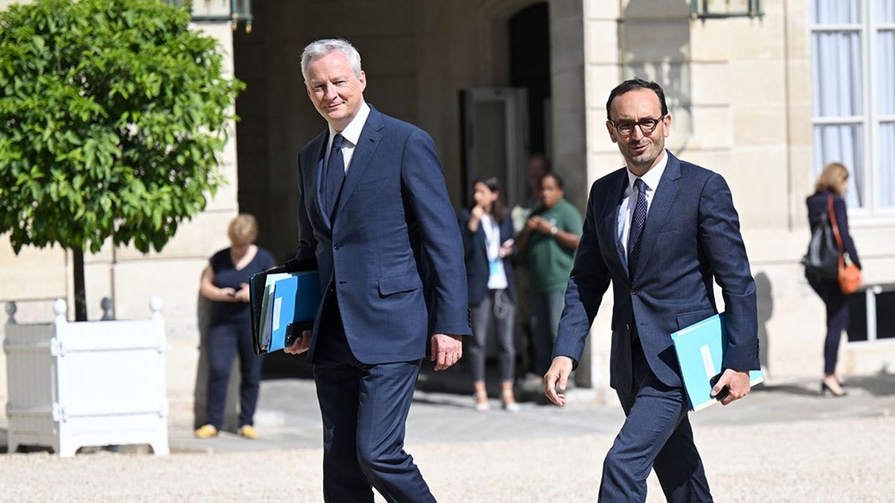 Le ministre des Finances, Bruno Le Maire, et le ministre délégué aux Comptes publics, Thomas Cazenave, ont revu à la hausse le coût de l'endettement.