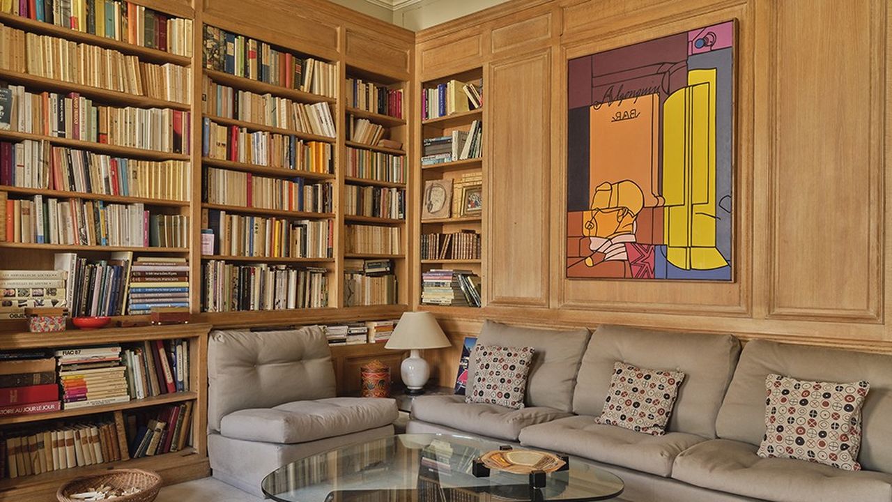 «S. Fitzgerald al hôtel Algonquin», peinture de Valerio Adami (30 000-50 000 euros), dans l'appartement parisien d'un couple de colelctionneurs.