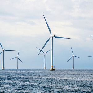 Des éoliennes en mer au large des côtes suédoises.