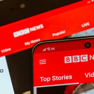 BBC Studios s'est vu confier en 2021 la tâche de commercialiser à l'étranger le site BBC.com, alors que la rédaction reste gérée au sein de la maison mère.
