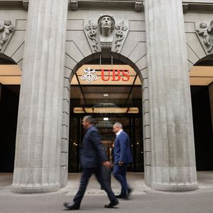 UBS est déjà revenu placer de la dette senior ce mois-ci, une première fois via son entité londonienne pour 3 milliards de dollars et une deuxième fois, cette semaine, pour 4,5 milliards de dollars.