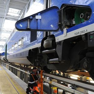 L'atelier d'entretien des trains à grande vitesse pour la region Sud. Le travail dans les technicentres va augmenter dans les années à venir.