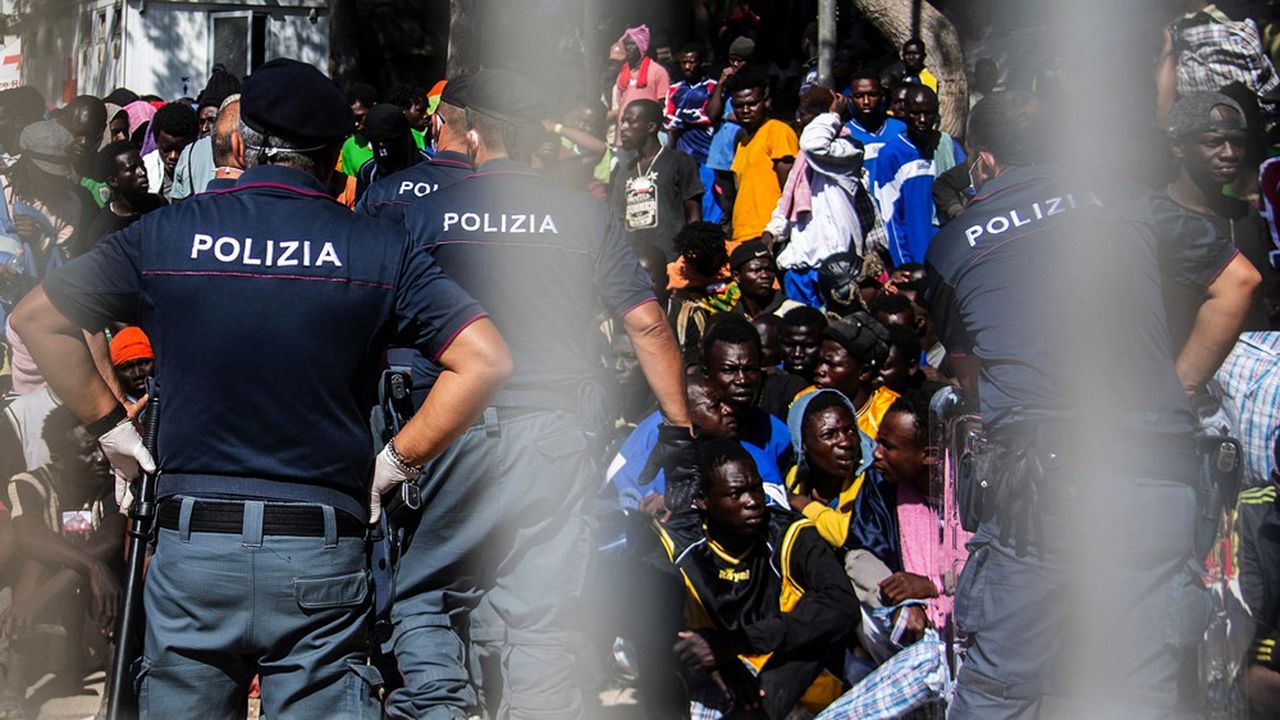 La moltiplicazione dei centri di trattenimento dei migranti ausiliari della vita critica in Italia