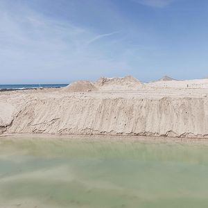 Vue de l'emplacement de Sandy Beach au Mexique où la société israélienne IDE pense implanter une usine de dessalement. On compte aujourd'hui 22800 usines dans le monde, dont plus de la moitié au Moyen- Orient et dans les pays du Golfe Persique.