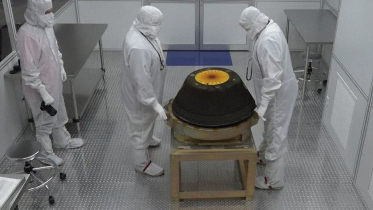 Une capsule contenant environ 250 grammes, prélevés il y a trois ans sur l'astéroïde Bennu, a atterri dans le désert de l'Utah, aux Etats-Unis.
